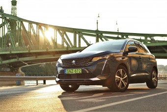 Töltve, nem keverve – Peugeot 3008 Hybrid