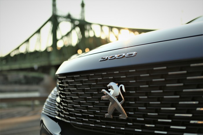 Töltve, nem keverve – Peugeot 3008 Hybrid 56 Töltve, nem keverve – Peugeot 3008 Hybrid 56