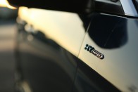 Töltve, nem keverve – Peugeot 3008 Hybrid 38