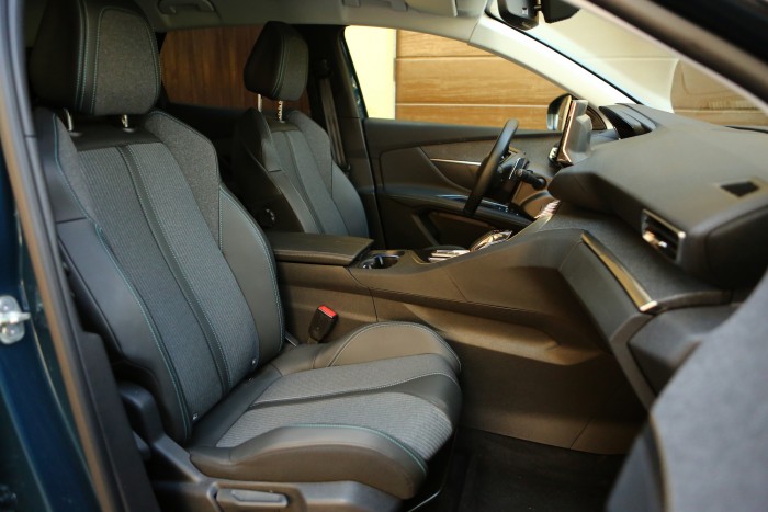 Töltve, nem keverve – Peugeot 3008 Hybrid 53 Töltve, nem keverve – Peugeot 3008 Hybrid 53