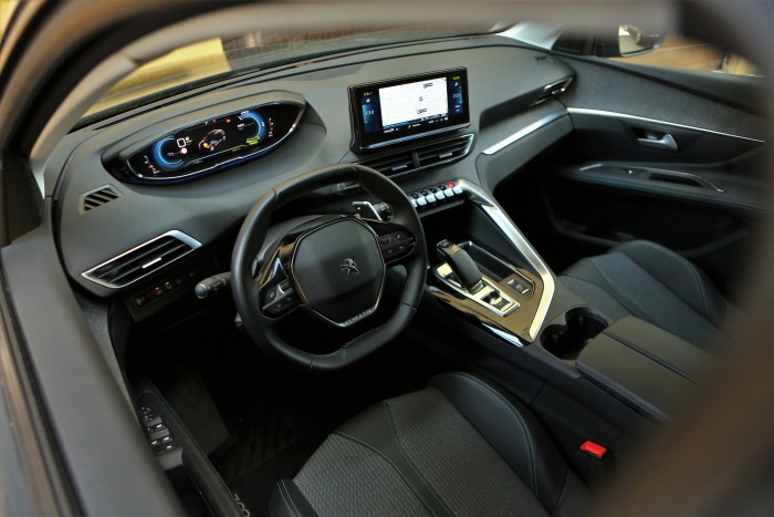 Töltve, nem keverve – Peugeot 3008 Hybrid 52 Töltve, nem keverve – Peugeot 3008 Hybrid 52