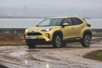 Yaris-felfújt, pompás tálalásban