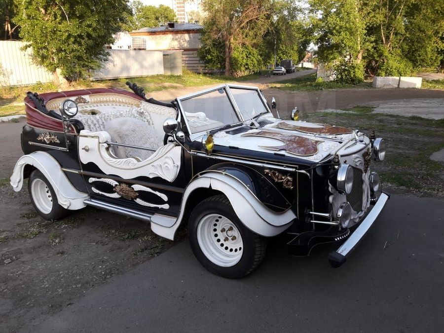 Dekadens bulihintót faragtak a szürke városi kisautóból 2 | Vezess Dekadens bulihintót faragtak a szürke városi kisautóból 2