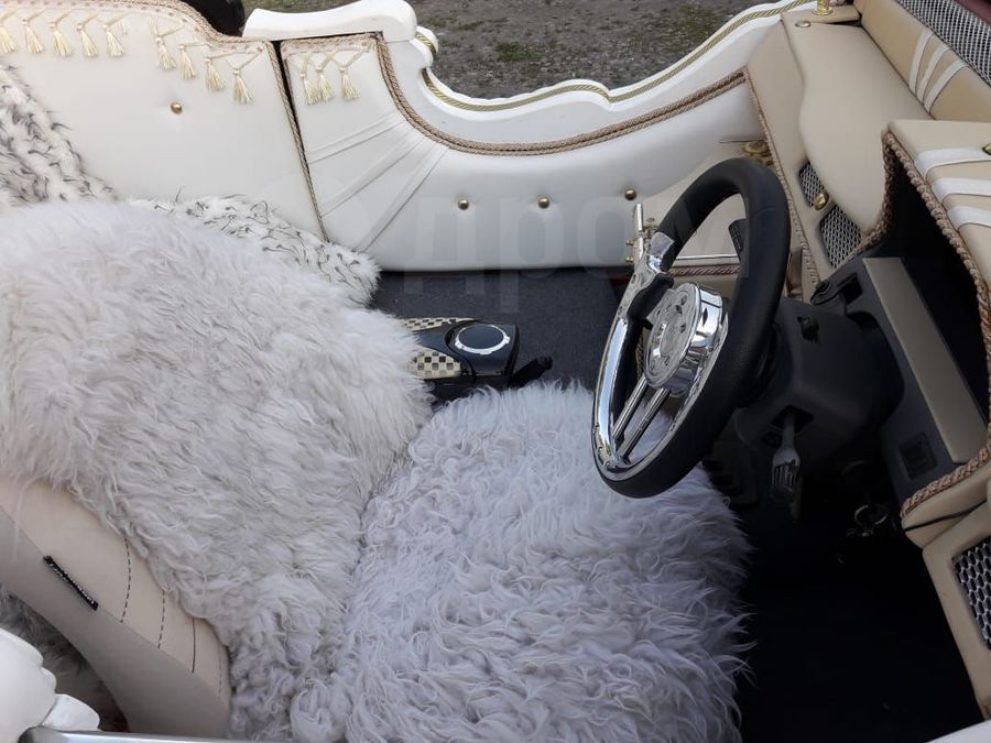 Dekadens bulihintót faragtak a szürke városi kisautóból 3 | Vezess Dekadens bulihintót faragtak a szürke városi kisautóból 3