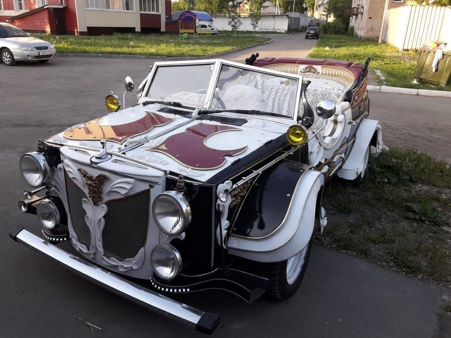 Dekadens bulihintót faragtak a szürke városi kisautóból 1 | Vezess Dekadens bulihintót faragtak a szürke városi kisautóból 1