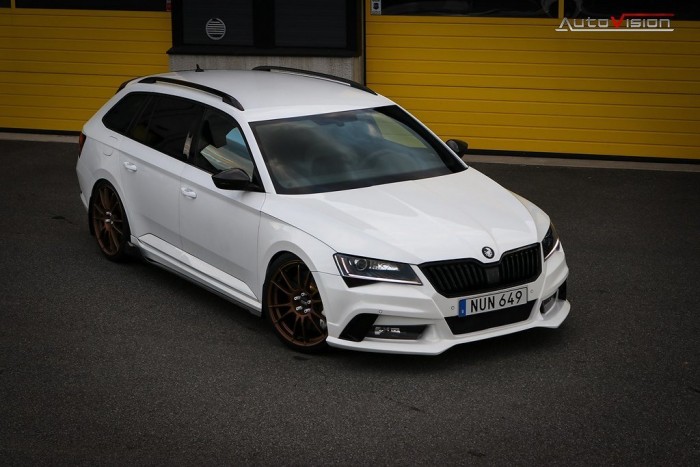 Kegyetlen sportkombit faragtak a nagypapás Skodából 4