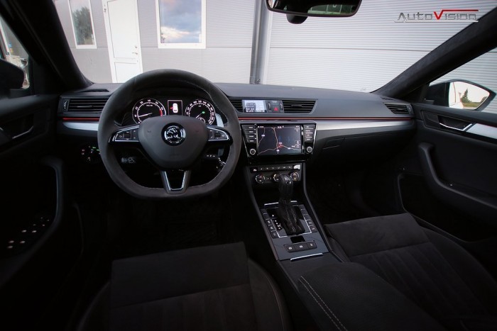 Kegyetlen sportkombit faragtak a nagypapás Skodából 3