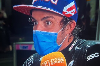 F1: Sokkolta Alonsót Verstappen ütközése