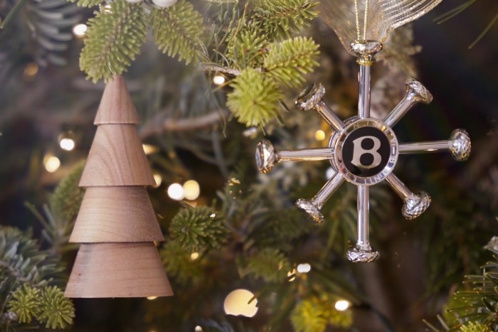 Már karácsonyfadísze is van a Bentley-nek