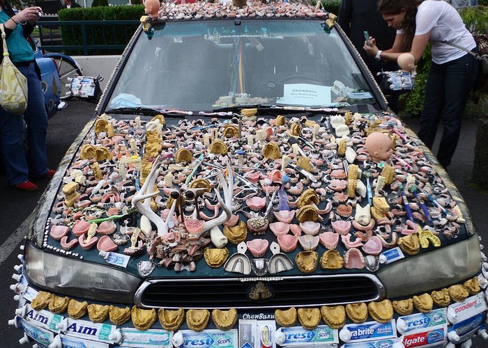 Görcsbe rántja az agyat ennek az autónak a beltere 1