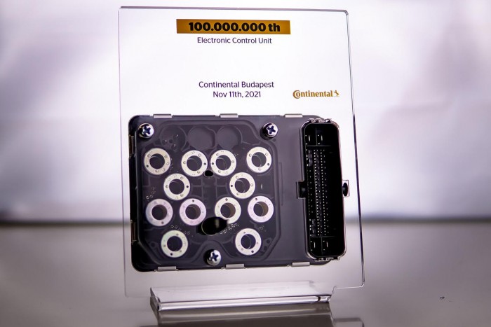 Egy alkatrész, amely Budapestről kerül a világ rengeteg autójába 1