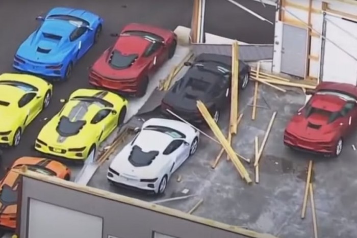 Több tucat viharkáros sportautót zúznak be 2