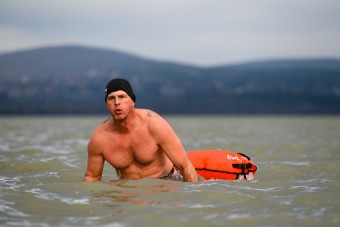 Tudtad, hogy télen is van Balaton-átúszás?