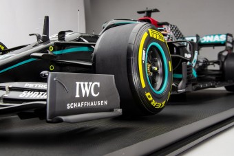 Fillérekért megkaphatod Hamilton bajnoki autóját