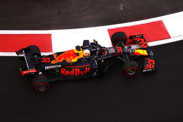 F1: Verstappen kezdte jobban a bajnoki döntőt