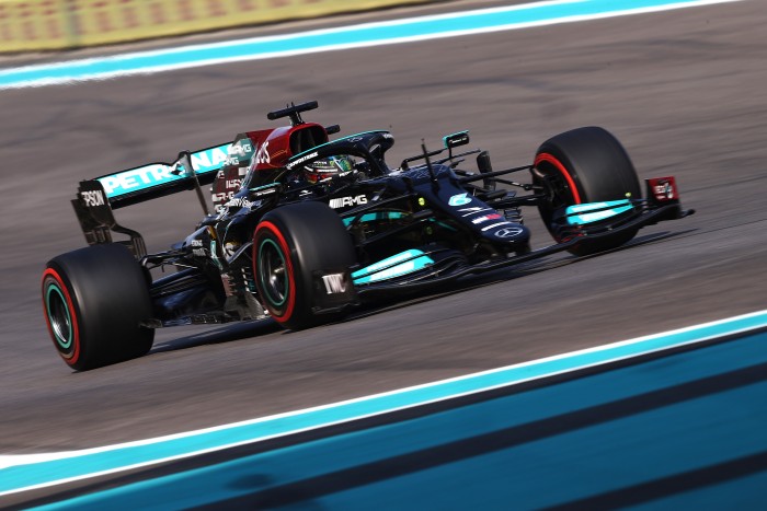 Hamiltoné az év utolsó F1-es edzése