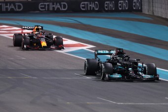 F1: Megóvta a Merci Verstappen győzelmét