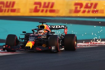 F1: Verstappené a bajnoki finálé első rajthelye