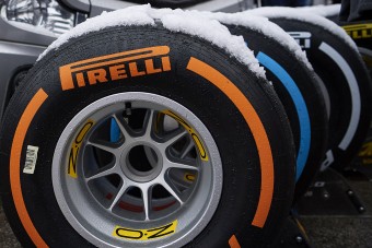 Télen sem unatkozik az F1-es gumiszállító