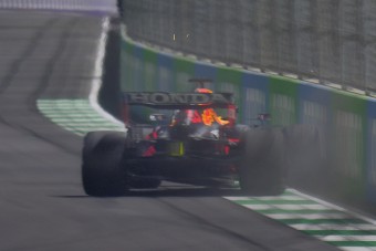 F1: Dráma az időmérőn, Verstappen a falban