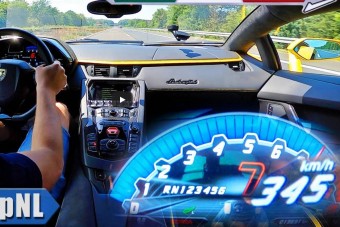 345 km/óra az egyik legvadabb Lamborghinivel a német autópályán 