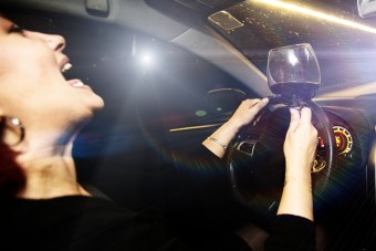 Kézfertőtlenítőt ivott, hogy átverje a rendőrt