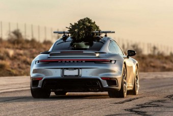 280-nal hasított a karácsonyfa, felvétel készült róla