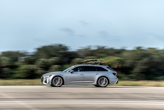 Új rekord: alulról karcolja a 300-at a világ leggyorsabb karácsonyfája 2 | Vezess Új rekord: alulról karcolja a 300-at a világ leggyorsabb karácsonyfája 2