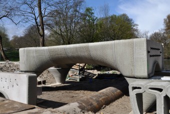 Itt a jövő, kinyomtattak egy hidat