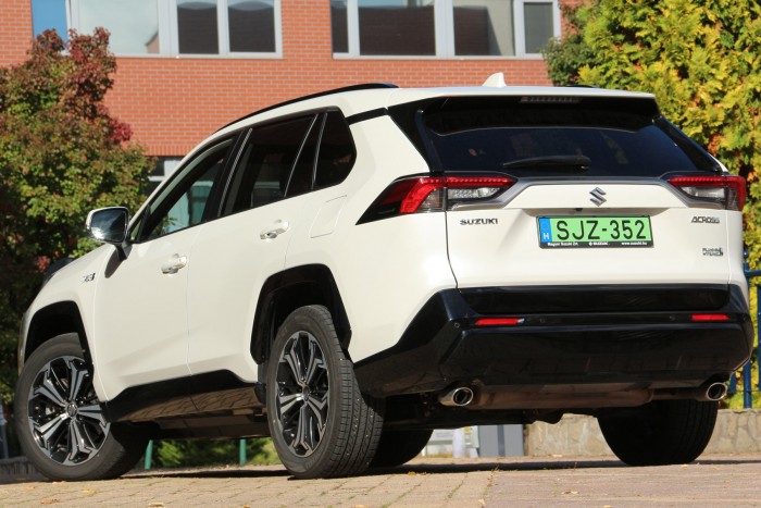 Erősáram: teszten a 20 milliós Suzuki 126 Erősáram: teszten a 20 milliós Suzuki 126