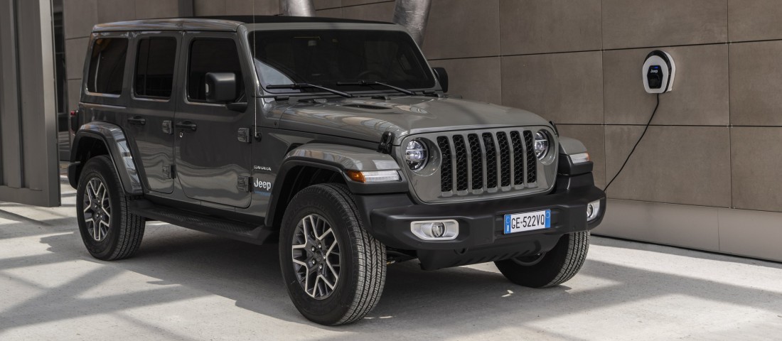Okosabb, színesebb és vagányabb lesz a Jeep Wrangler
