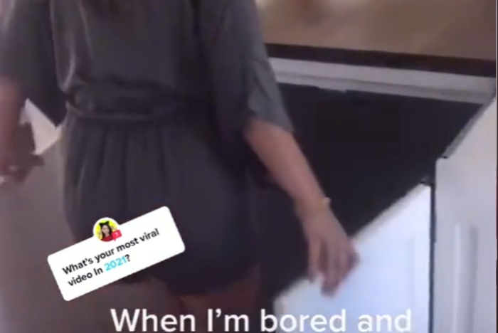 Óriási siker a konyhaszekrénybe rejtett kocsma