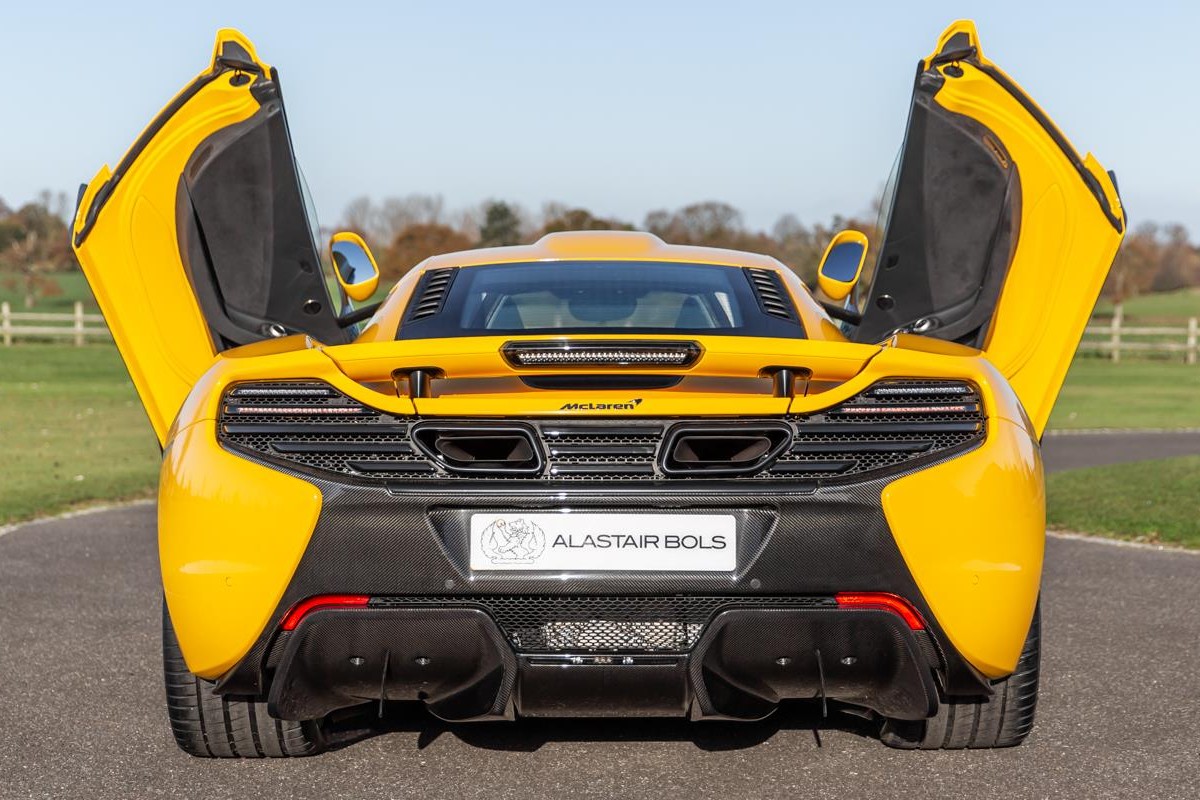 A limitált szériában is kakukktojás ez a McLaren 7