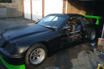 Ilyen egy házilag barkácsolt versenyautó, ami Mercedes is, meg nem is