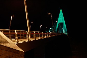 Ritka betegségek miatt kap díszvilágítást az egyik budapesti híd