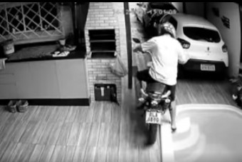 Szilveszteri bakiparádéba illő a motoros szerencsétlenkedése