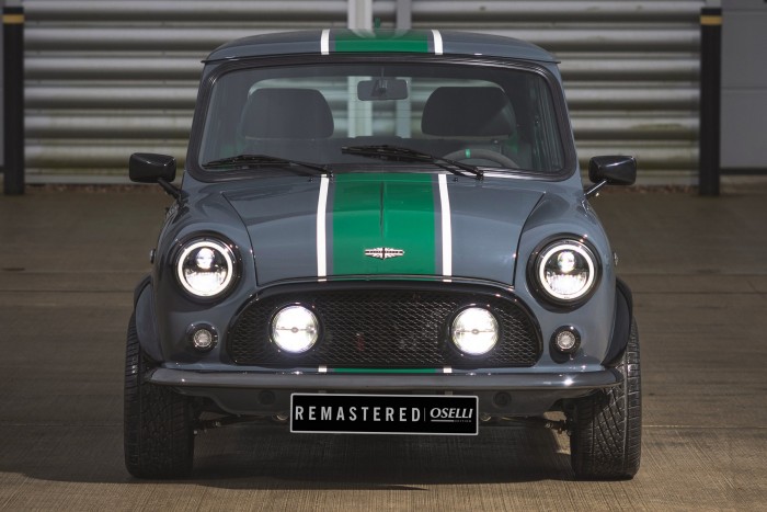 Vadonatúj 60 éves autó született