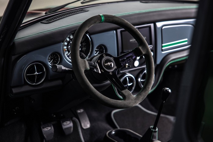 Vadonatúj 60 éves autó született 7