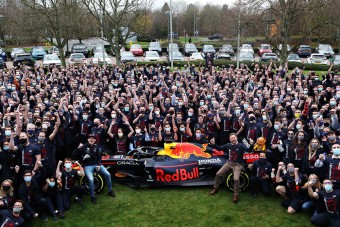 F1: A Red Bull csak reméli, hogy Verstappen megkapja a trófeát
