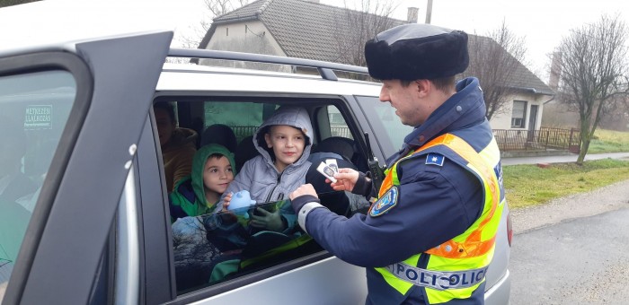 Csoki és malac járt a szabályos autósoknak 2