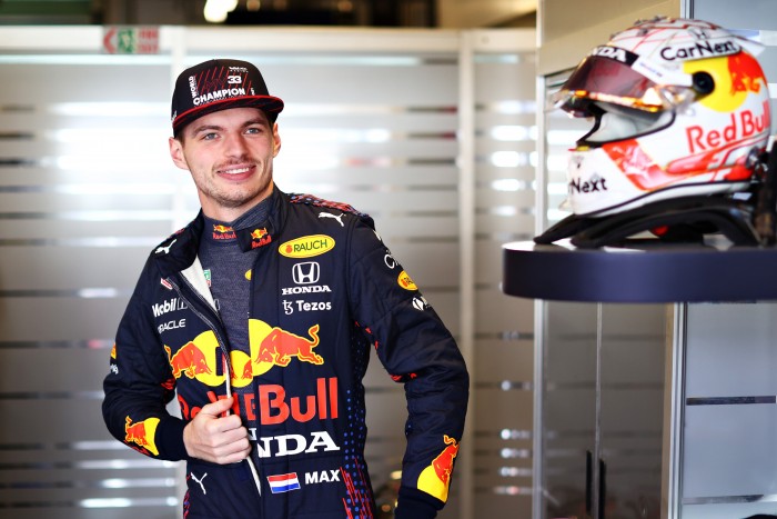 Jótékonykodik Verstappen, még a Hondájától is megválik