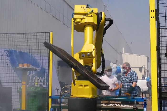 Hússütő robotot fejlesztett a Ford