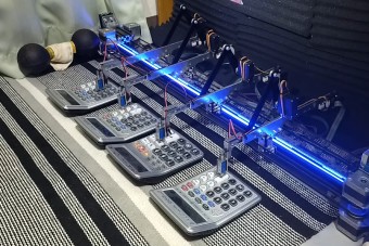 Számológépek a hangszerei ennek a zenélő robotnak