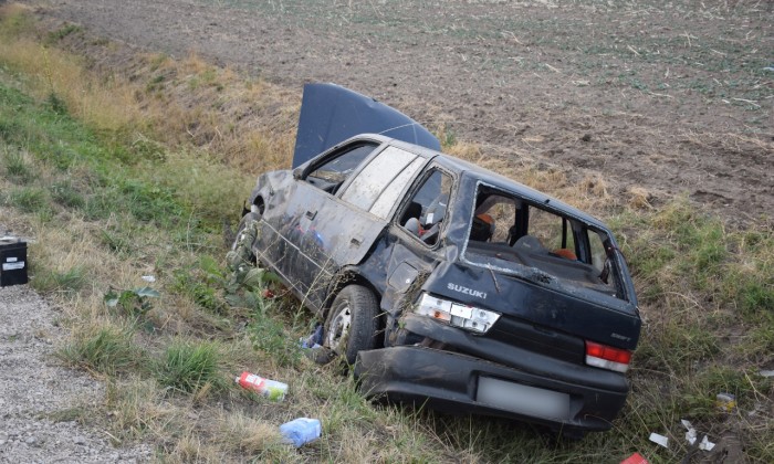 Civakodtak a házasok, a részeg férj belenyúlt a vezetésbe, az árokban végezték 1 | Vezess Civakodtak a házasok, a részeg férj belenyúlt a vezetésbe, az árokban végezték 1
