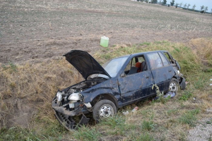 Civakodtak a házasok, a részeg férj belenyúlt a vezetésbe, az árokban végezték