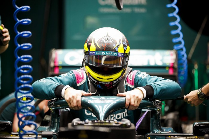 F1: Remény Vetteléknek, jónak tűnik az új Aston Martin 1 | Vezess F1: Remény Vetteléknek, jónak tűnik az új Aston Martin 1