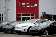 Több mint 1 millió autót hív vissza a Tesla, az is megvan, hogy miért 1