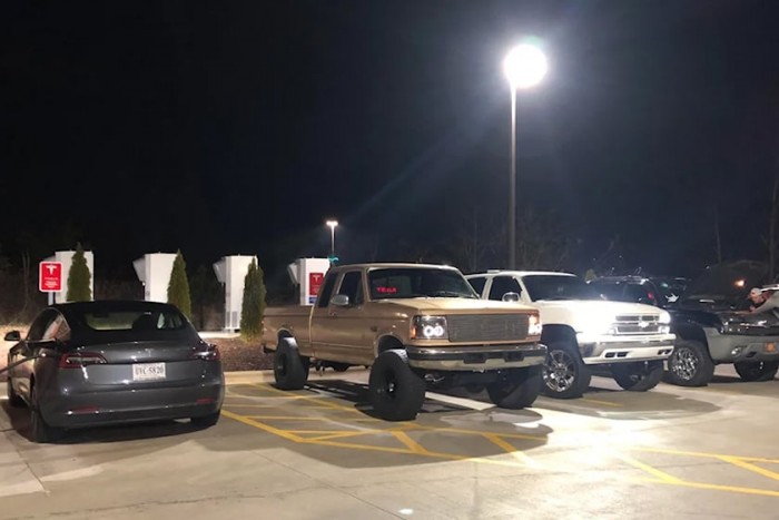 Szabotálják a Teslát, drasztikus válasz jött rá