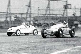 Feltámad a Toyota első versenyautója