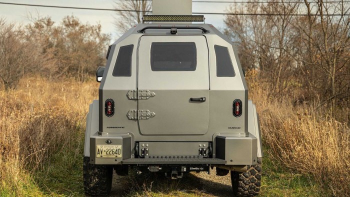 Amíg magnummal lőnek rád, addig ez a batár a te autód 3